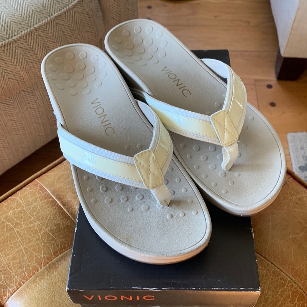 VIONIC PACIFIC HIGHTIDE WHITE W CREAM ACCENT